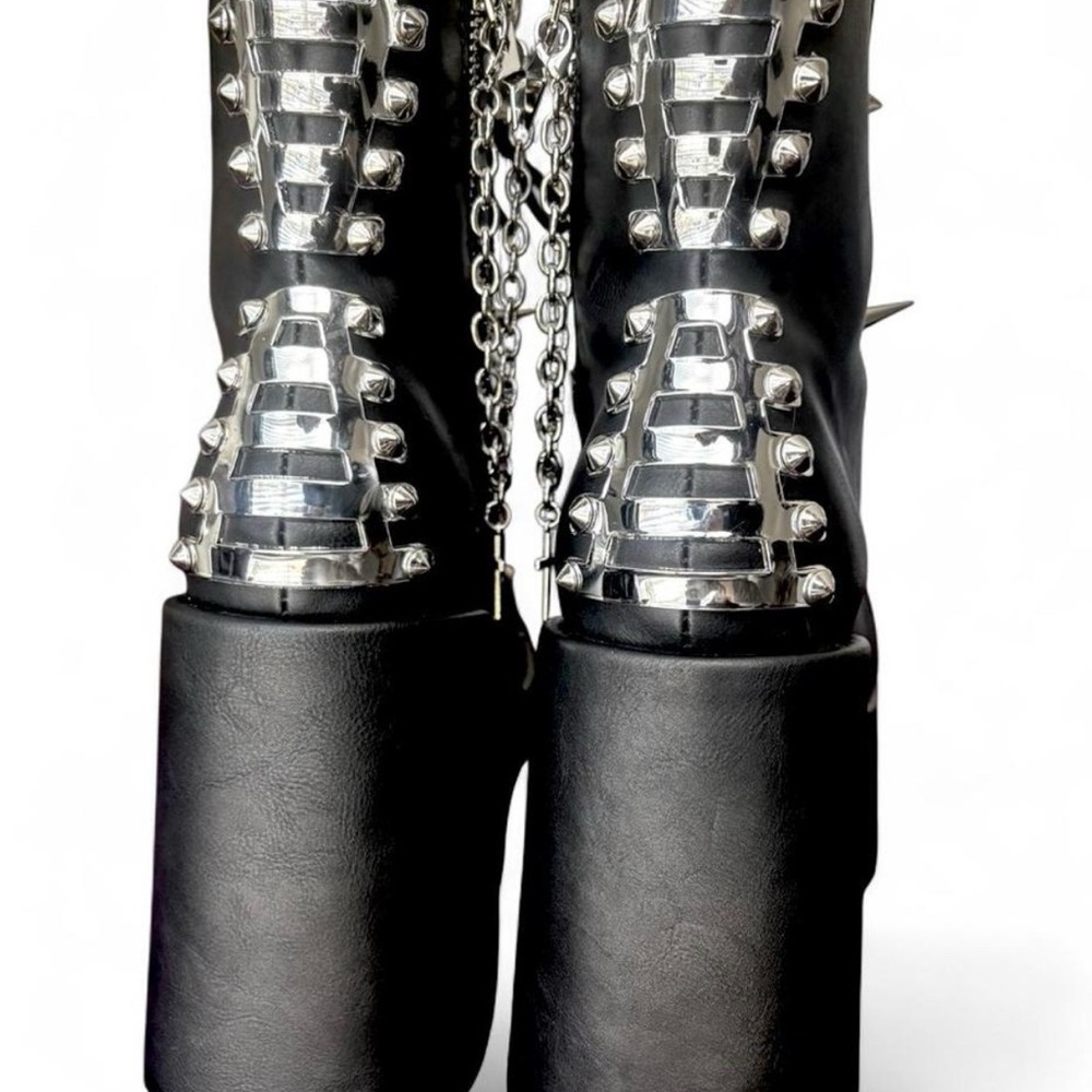 CUSTOM Demonia
Camel 208 Platform Boots
Size Women's 9 - Picture 6 of 7